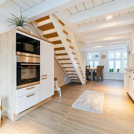 Haus Am Siel 02, Zentral Mit Eigenem Steg Holiday home