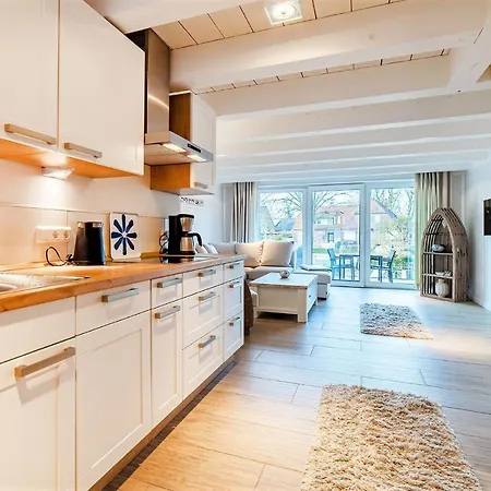 Holiday home Haus Am Siel 02, Zentral Mit Eigenem Steg *