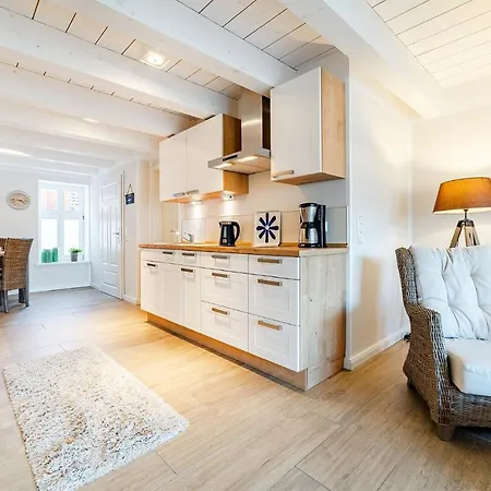 Holiday home Haus Am Siel 02, Zentral Mit Eigenem Steg Greetsiel