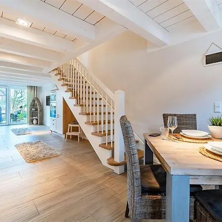 Holiday home Haus Am Siel 02, Zentral Mit Eigenem Steg *
